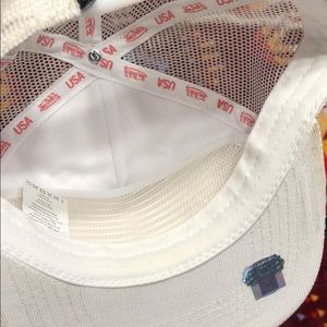 Von Dutch Accessories - Von Dutch white flat bill hat Von Dutch Accessories - Von Dutch white flat bill hat